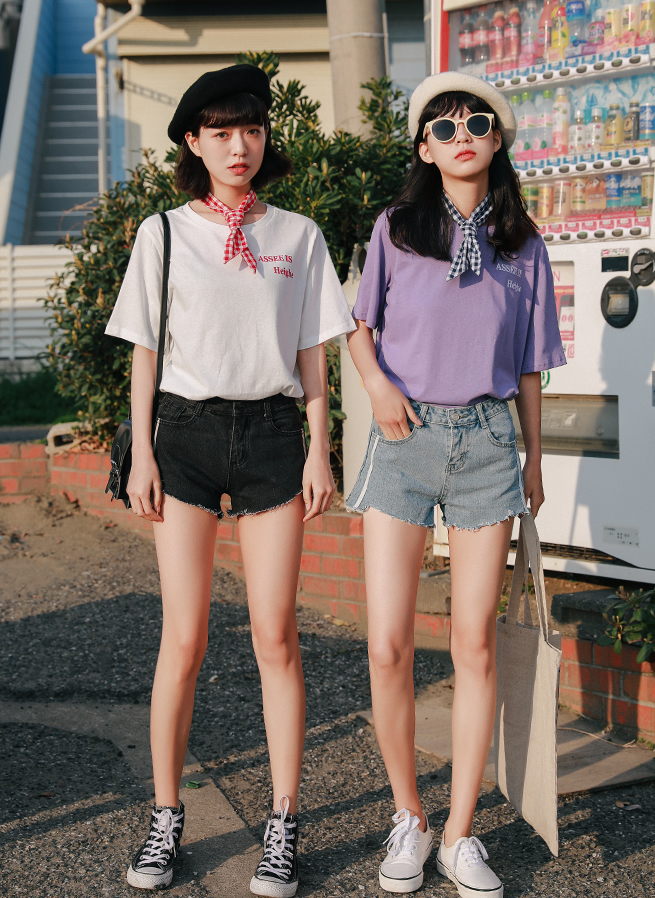 夏天+矮個(gè)子+T恤+短褲，高腰的穿法超顯高顯瘦哦