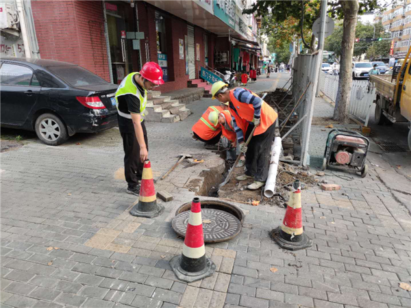 市北區(qū)城管局市政二公司不等不靠、主動(dòng)作為高效完成排水管線搶修