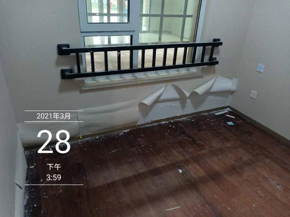 高新區(qū)世茂璀璨公園房屋質(zhì)量堪憂 至今未達(dá)到交付條件