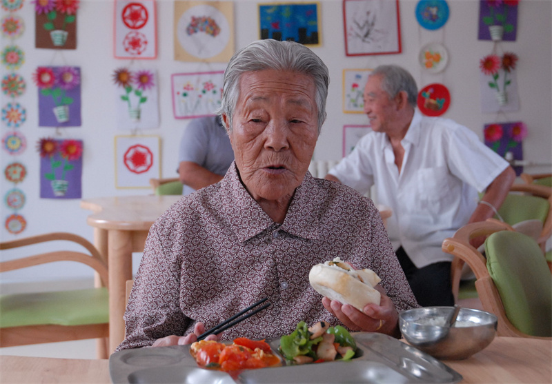 山東即墨：“愛(ài)心敬老食堂”讓老年人胃飽心暖