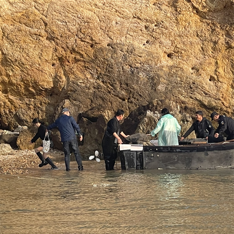 嶗山：游客被困礁石，緊急救援