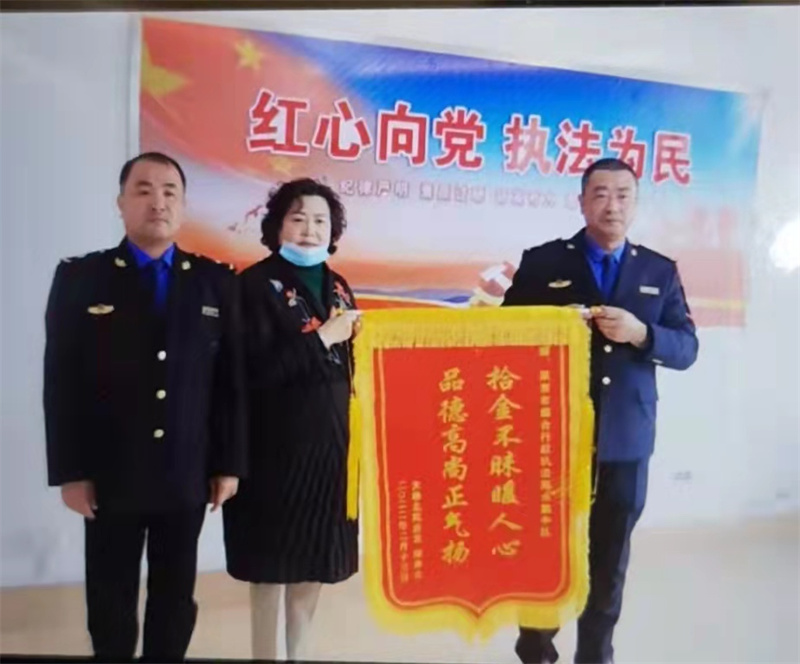 60萬！青島萊西老兵退伍不褪色 拾金不昧揚正氣