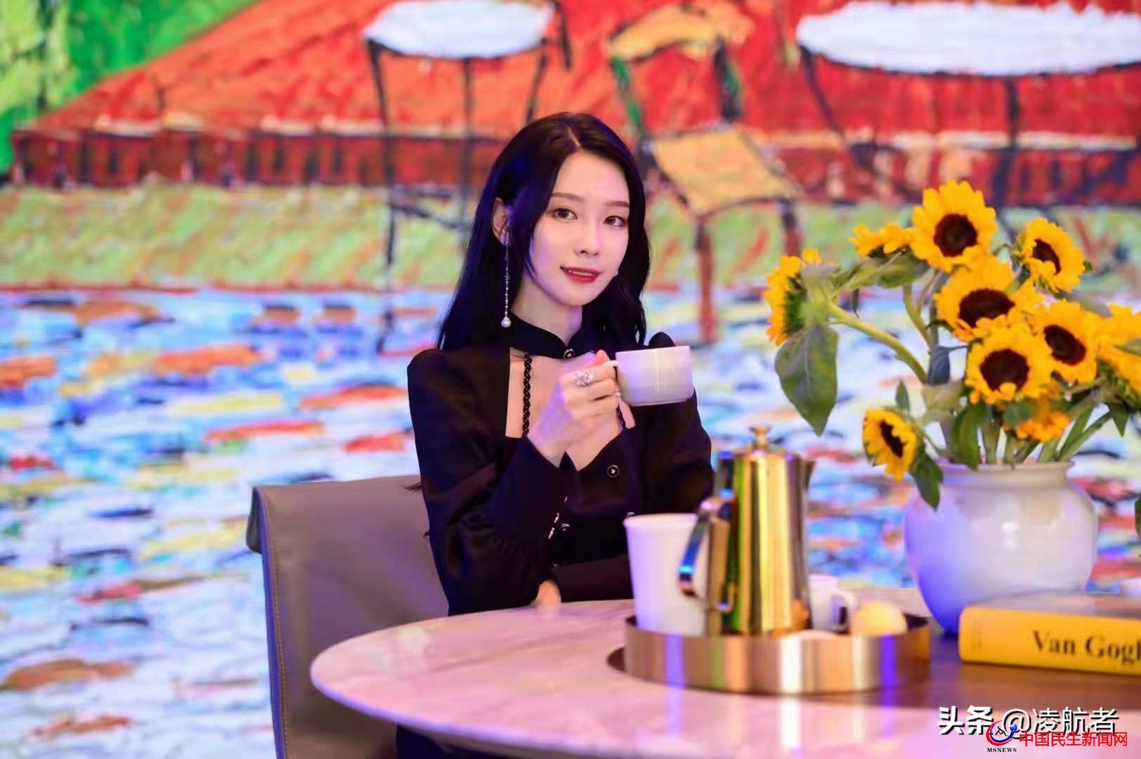 青島大嫚：國內(nèi)知名博主舒芙蕾蕾，身高168CM，體重45KG