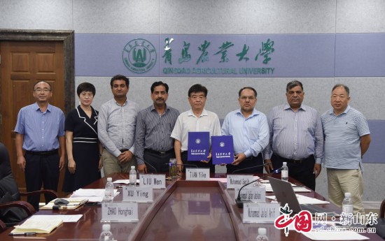 近日，青島農(nóng)業(yè)大學(xué)與巴基斯坦費(fèi)薩拉巴德農(nóng)業(yè)大學(xué)舉行交流會(huì)議，青島農(nóng)業(yè)大學(xué)副校長(zhǎng)田義軻出席，巴基斯坦費(fèi)薩拉巴德農(nóng)業(yè)大學(xué)校長(zhǎng)伊卡爾·阿罕默德·汗線(xiàn)上出席會(huì)議，來(lái)校訪(fǎng)問(wèn)的該?？蒲?、